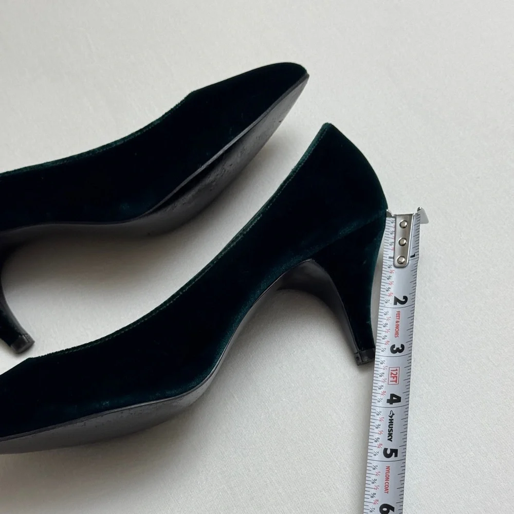 Vintage 90’s Coloriffics Emerald Green Velvet Heels Size 7.5 Classic Holiday